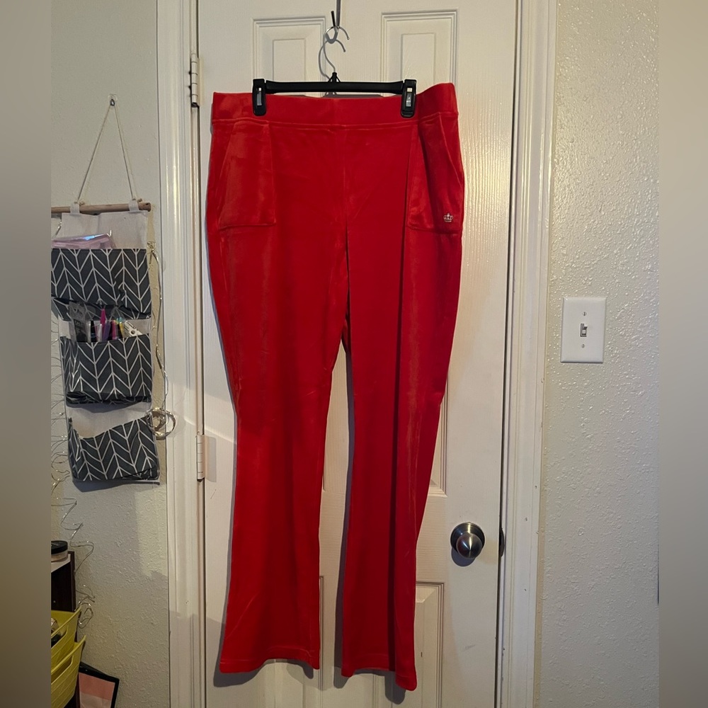 Juicy couture mid rise red velour pull on pants - Picture 3 of 9